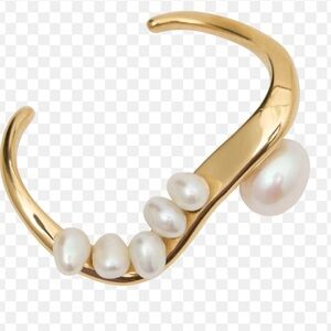 Meshki The MARLEIGH Freshwater Pearl Ring is a modern statement of luxury new